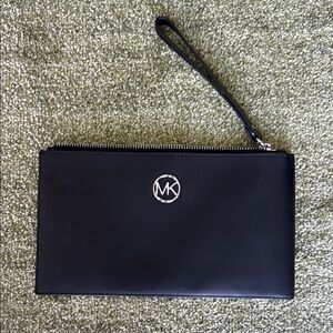Michael Kors Black Wrist Wallet Sleek Design